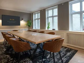Mødelokale i den brostensbelgagte Latinerkvarteret 