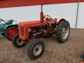 VETERAN TRAKTOR,