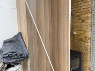 Pax garderobeskab, samt skydedør 