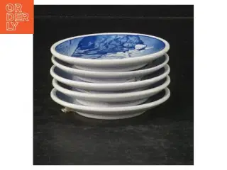 Blå dekorative tallerkener med motiver (str. Ø 8 cm. 5 styk)