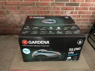 Robotplæneklipper Gardena Sileno city m/ garage