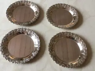 Glasbakker i sølvplet
