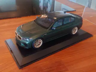 Modelbil BMW M5 CS 1:18