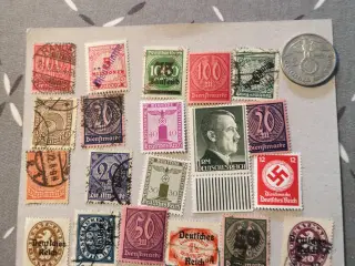 Frimærker + en mønt fra 2. verdenskrig