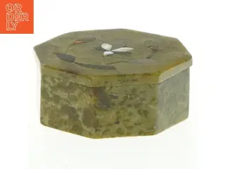 Æske i sten med indlagt mønster (str. 8x3,5 cm)