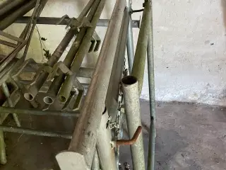 Komplet stillads med 4 bukke