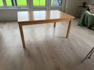 Sofabord i fineret bøg