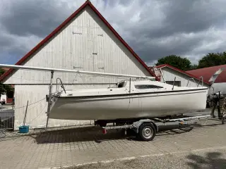 Fabola Campus 650, sænkekølsbåd m. trailer