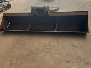 - - - - - - Grøfte-planerskovl, ca. 3 m