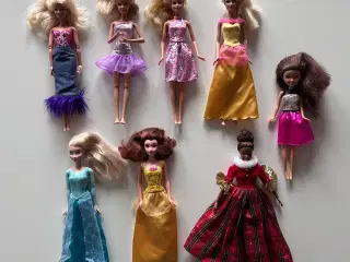 8x Barbie/dukker med 110x tilbehør og 2x heste