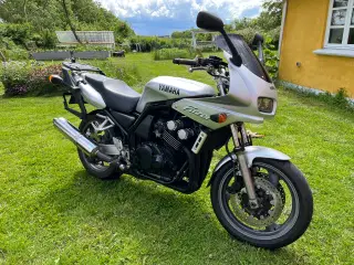 Yamaha FZS 600 Fazer