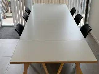 Spisebord med tillægsplader 