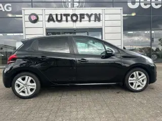 Peugeot 208 1,2 PureTech 82 Signature Sky