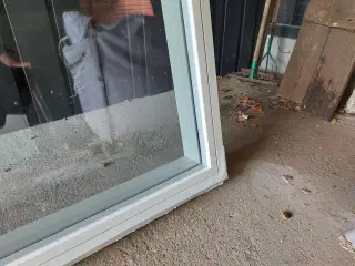 Fast thermovindue. B:110 cm og H: 230 cm