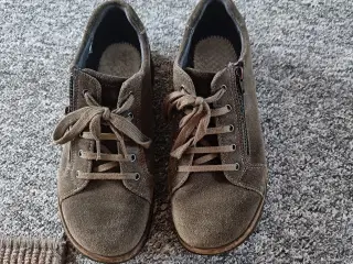 New feet
