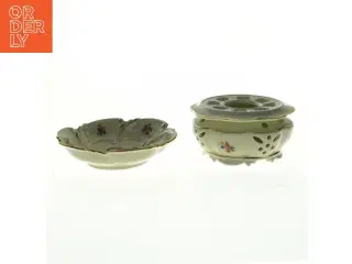 Porcelænsskål og lysholde til at stille ting på der skal holdes varmt evt thekande  (str. Diameter 18 cm og 15 x 7,5 cm)
