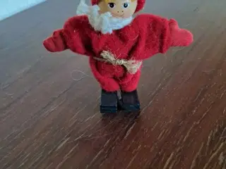 Vintage nissefigur i ældre håndarbejdsmateriale