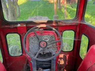 Traktor MF165