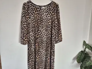 Smuk leopard kjole