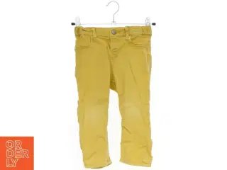 Gule bukser til børn fra H&M (str. 92)