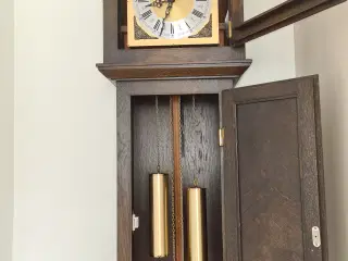 Standur egetræ m. Tempus 8 døgns urværk 500,-