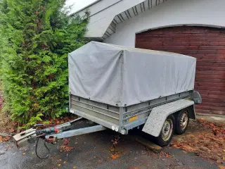 Trailer 2 aksler med lukket overdække