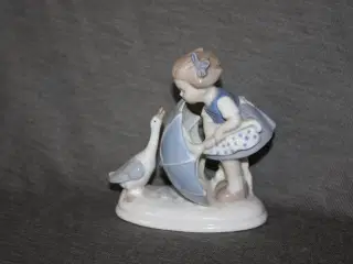Figur i porcelæn højde 12 cm