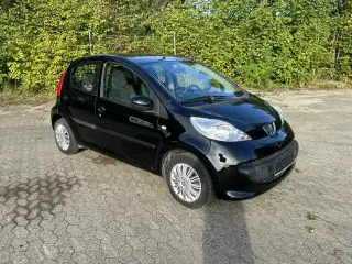 Peugeot 107 1.0i  undervognsbehandlet