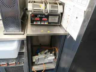 Rustfri stålbord uden indhold
