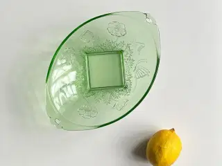 Grøn glasskål m sommermotiv, oval, NB