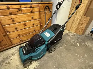 Makita batteri-plæneklipper med græsopsamler