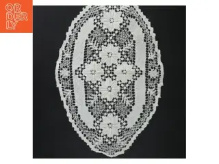 Oval blondebordløber (str. 44x28 cm)