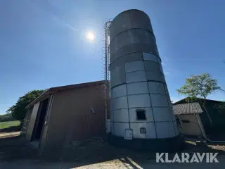 Kornsilo anlæg med kornblæser og snegl. Kongskilde, Assentoft