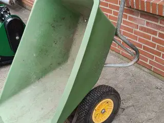 - - - Staldkærre