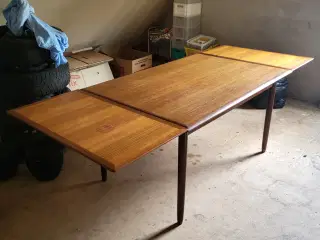 Teaktræsbord 