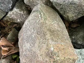 Slidte bro- og chaussesten 