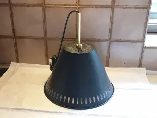 Loftslampe sort metal Model Pine