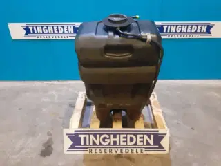 Ford 6640 Dieseltank 82847556