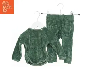 Grønt sæt med trøje og bukser fra Noppies (str. 68)