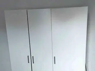 Dombås garderobeskab fra IKEA