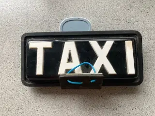 TAXI skilt til taget på bil