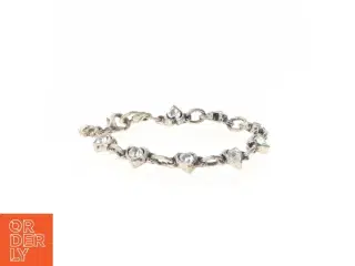 Hjerteformet sølvfarvet armbånd med rhinsten (str. Kede 21 komma 5 cm)