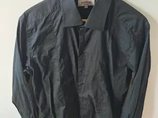 Sort skjorte fra INSPIRED str. XL ny.