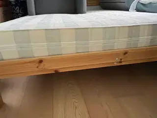 Seng 140x200 fra Ikea