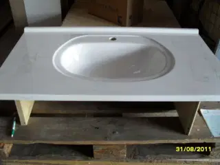 hvid bordplade med nedstøbt vask
