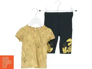 Sæt med t-shirt og 3/4 leggings fra So Cute (str. 86)