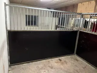 Hestebokse (front med låge og side)