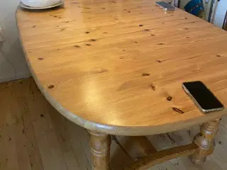 Massiv spisebord