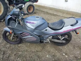Suzuki RF600R