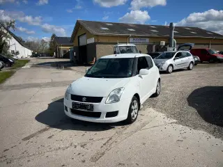 SUZUKI  SWIFT ÅRG 09